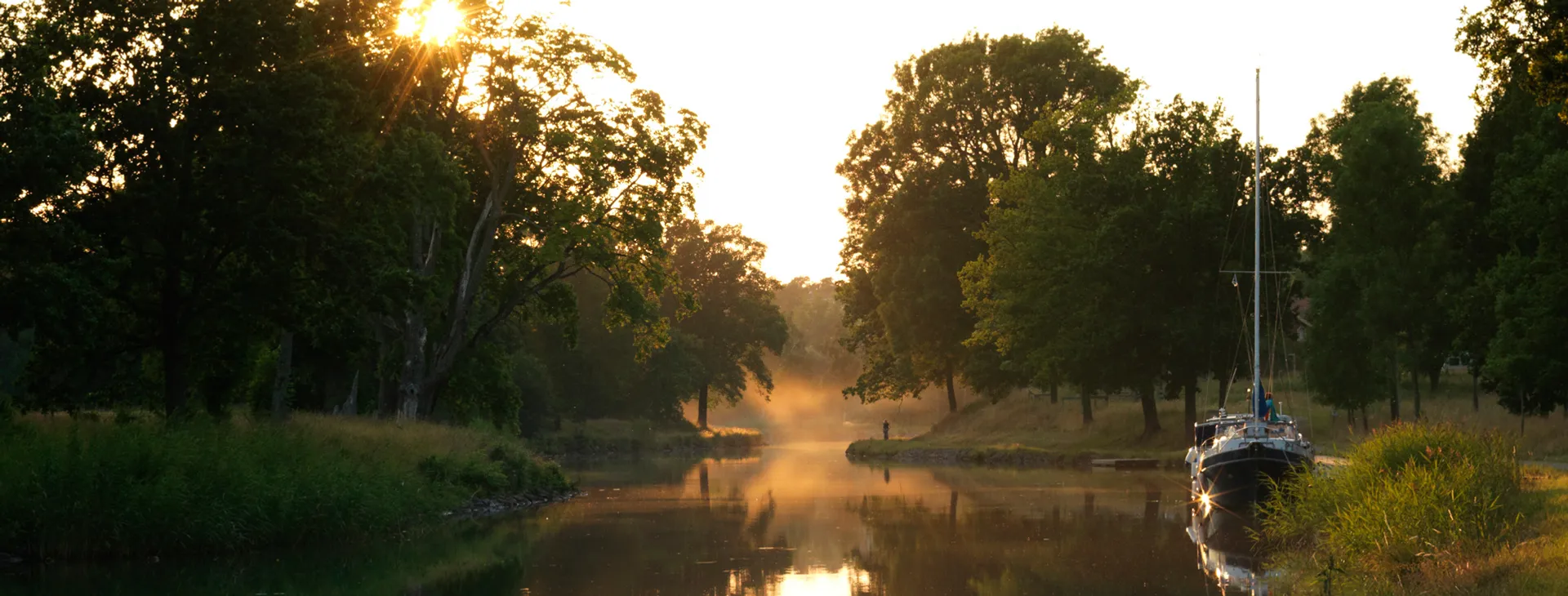 Fritidsbåt på Göta kanal