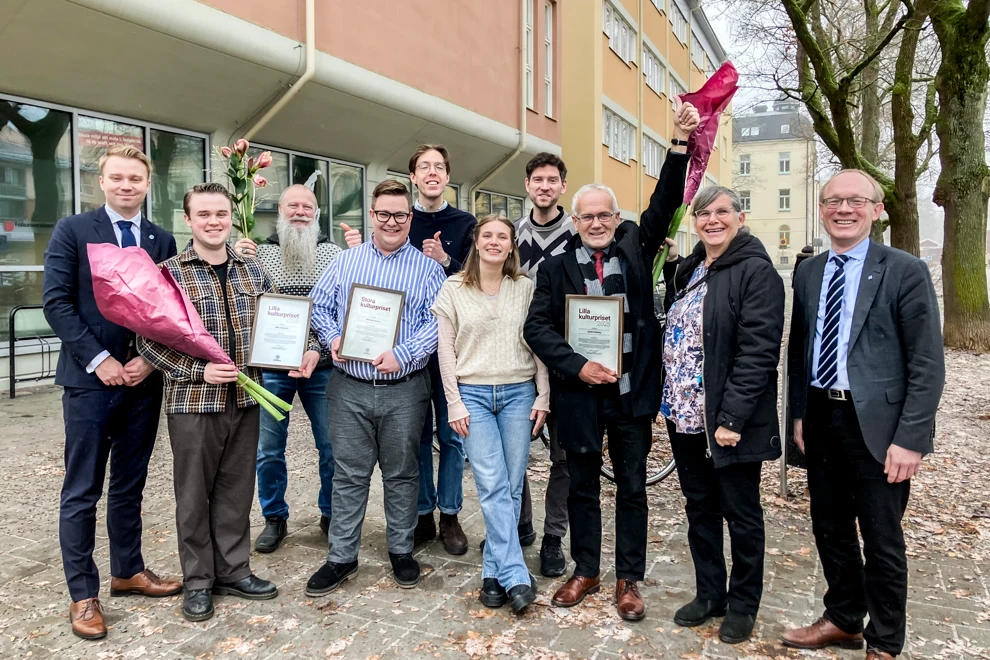 Årets kulturpristagare står bredvid varandra.