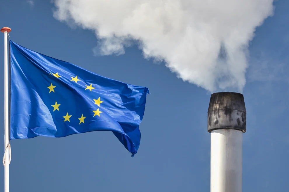 EU flagga med skorsten