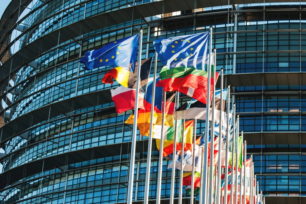 EU flaggor utanför Europaparlamentet Strassbourg