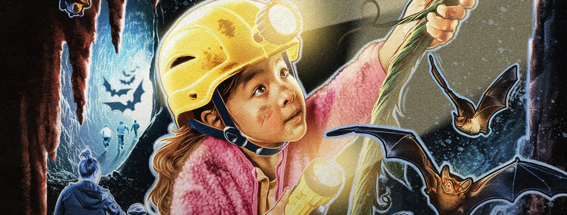 En ung flicka med en gul hjälm som håller i en ficklampa